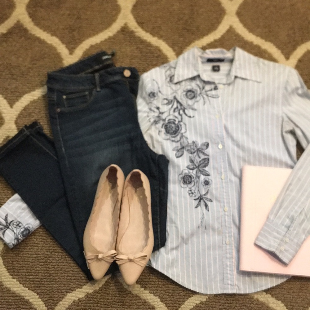 Gap size 0 button down shirt